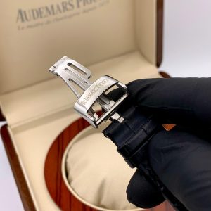A P AUDEMARS PIGUET DATE WORKING ALL INNER DIAL WORKING LETHAR STRAP HEAVY WEIGHT MASTAR BACK LOCK GOOD QUALITY WITH NORMAL BOX 
