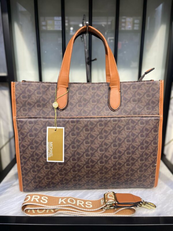 MICHAEL KORS Gigi Large Empire Signature Logo Tote Bag