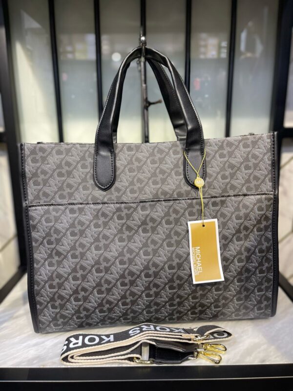 MICHAEL KORS Gigi Large Empire Signature Logo Tote Bag