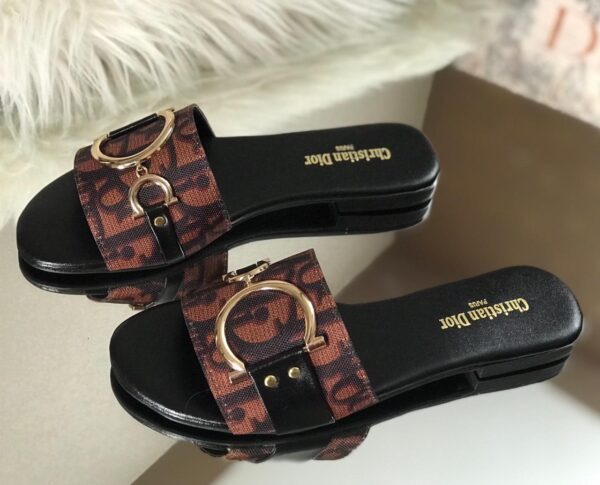 Shop Christian Dior Flats Master Copy at Rs. 2750. Sizes 36–42. Premium replica slippers for women with brand box. Delivery all over Pakistan.