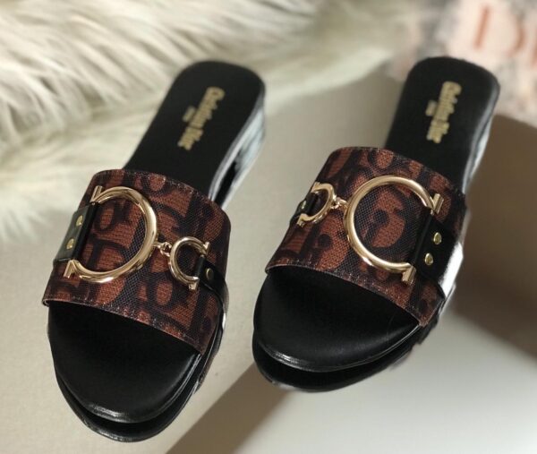 Shop Christian Dior Flats Master Copy at Rs. 2750. Sizes 36–42. Premium replica slippers for women with brand box. Delivery all over Pakistan.