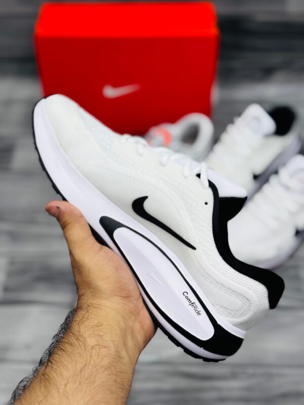 Nike Journey Run Shoes Price in Pakistan