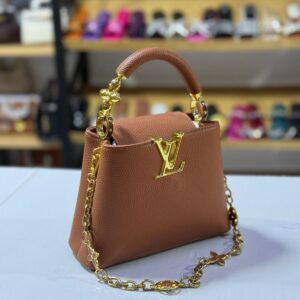 Louis Vuitton Capucines shoulder bag leather