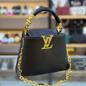 Louis Vuitton Capucines shoulder bag leather