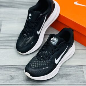 Nike Vomero 18 black running shoes Pakistan