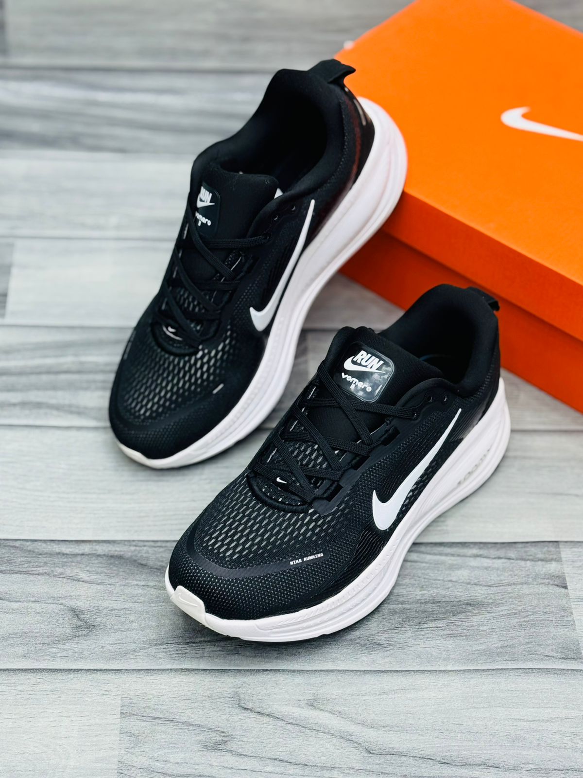 Nike Vomero 18 black running shoes Pakistan