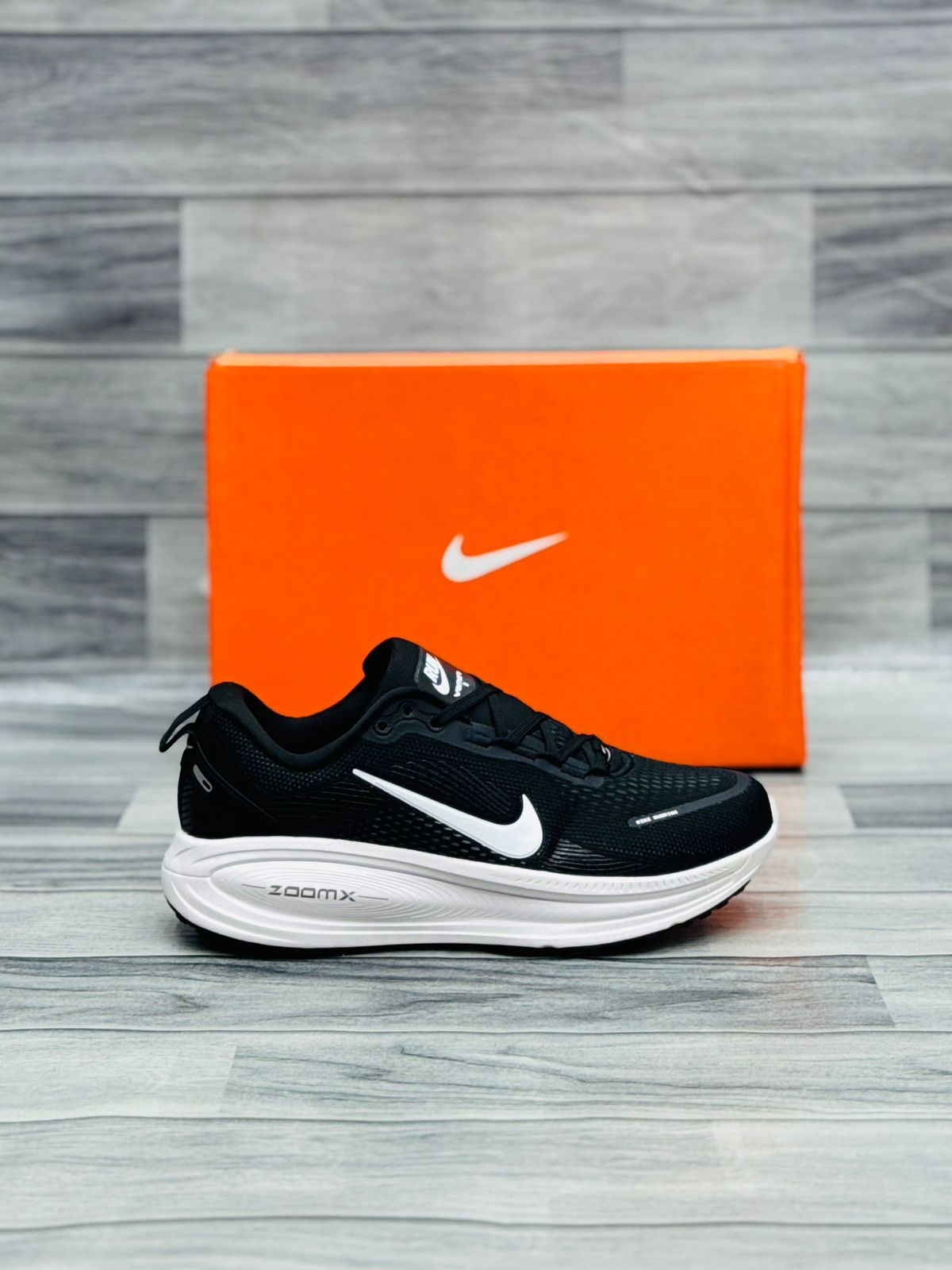 Nike Vomero 18 black running shoes Pakistan