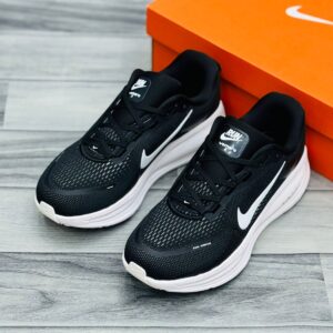 Nike Vomero 18 black running shoes Pakistan