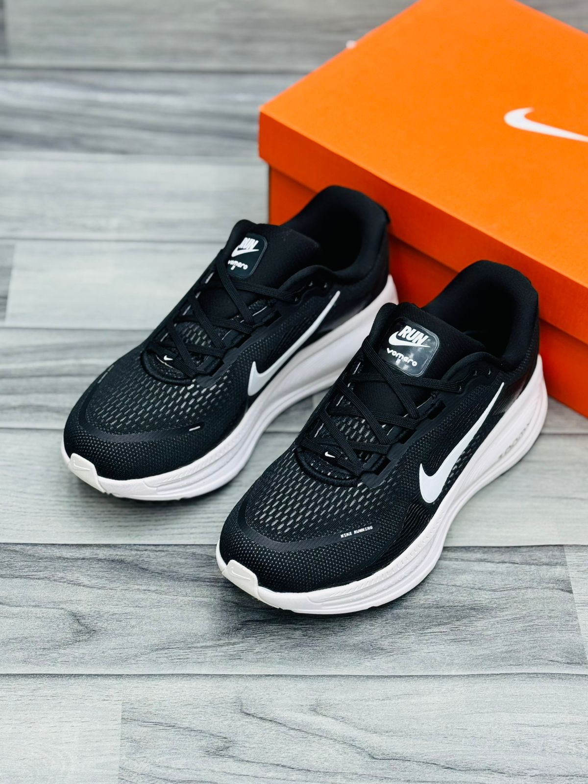 Nike Vomero 18 black running shoes Pakistan
