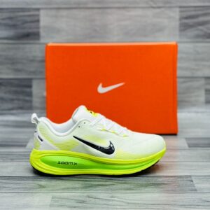 Nike Vomero 18 black running shoes Pakistan
