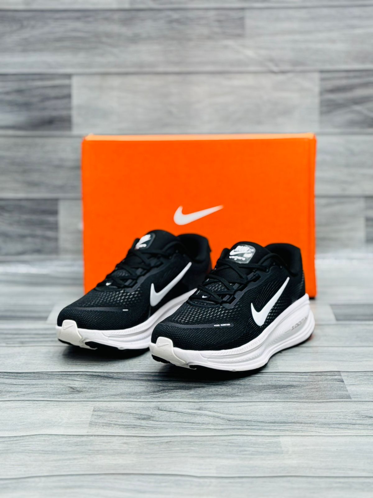 Nike Vomero 18 black running shoes Pakistan