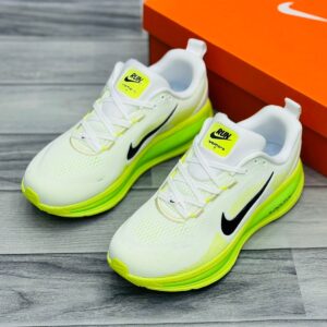 Nike Vomero 18 black running shoes Pakistan