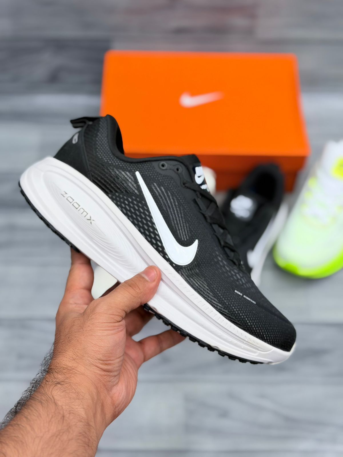 Nike Vomero 18 black running shoes Pakistan