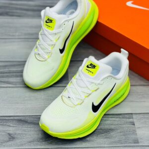 Nike Vomero 18 black running shoes Pakistan