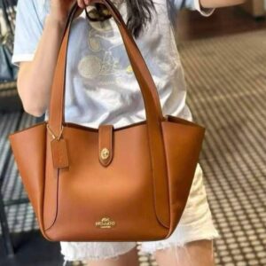 COACH Hadley Turnlock Tote Bag premium women's luxury handbag Pakistan