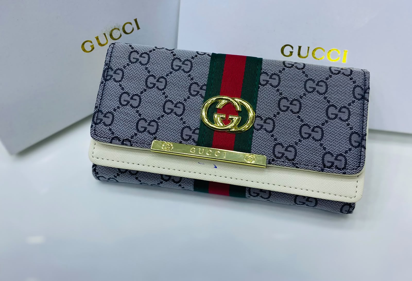 Luxury-Gucci continental wallet for women in Pakistan