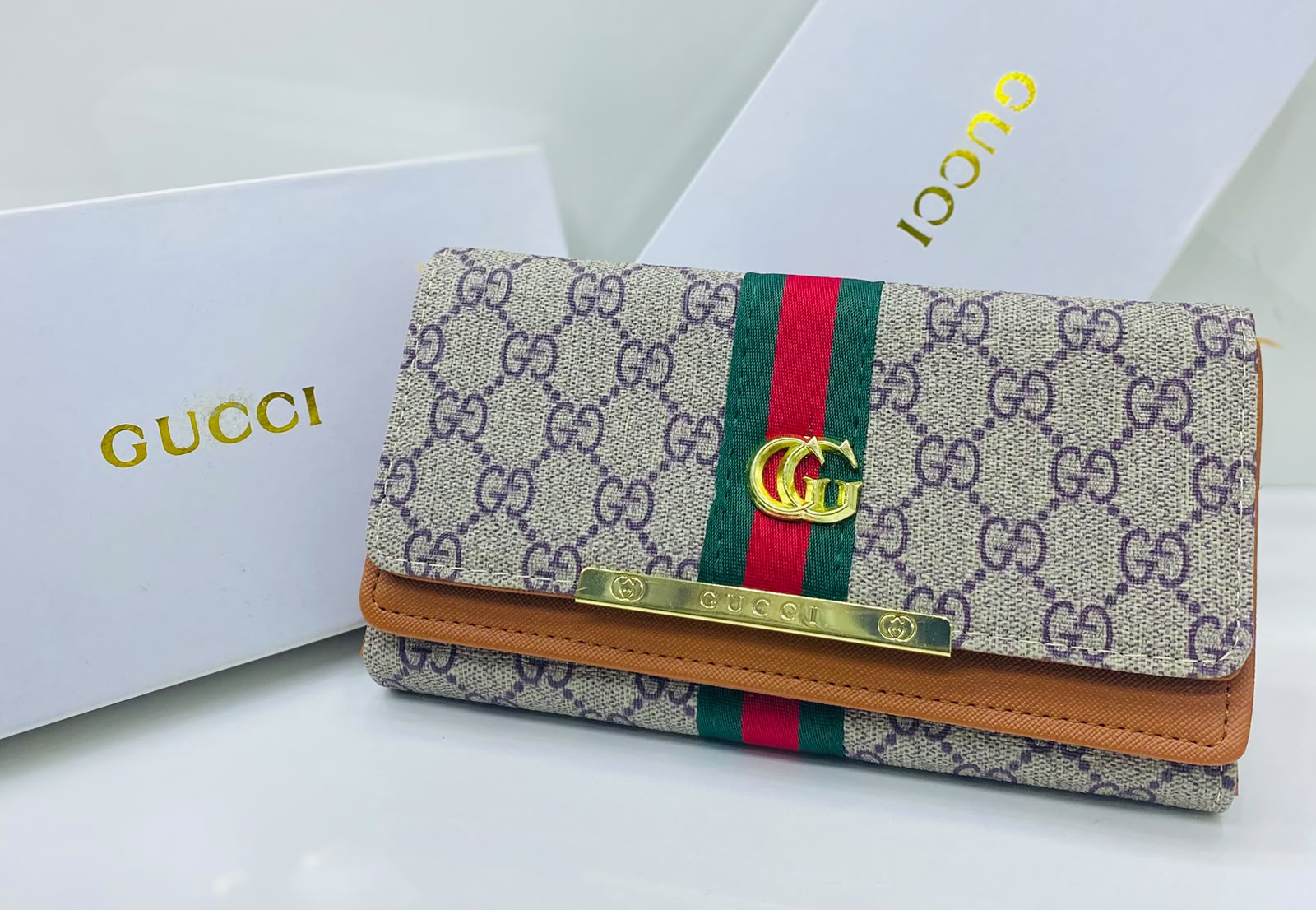 Luxury-Gucci continental wallet for women in Pakistan