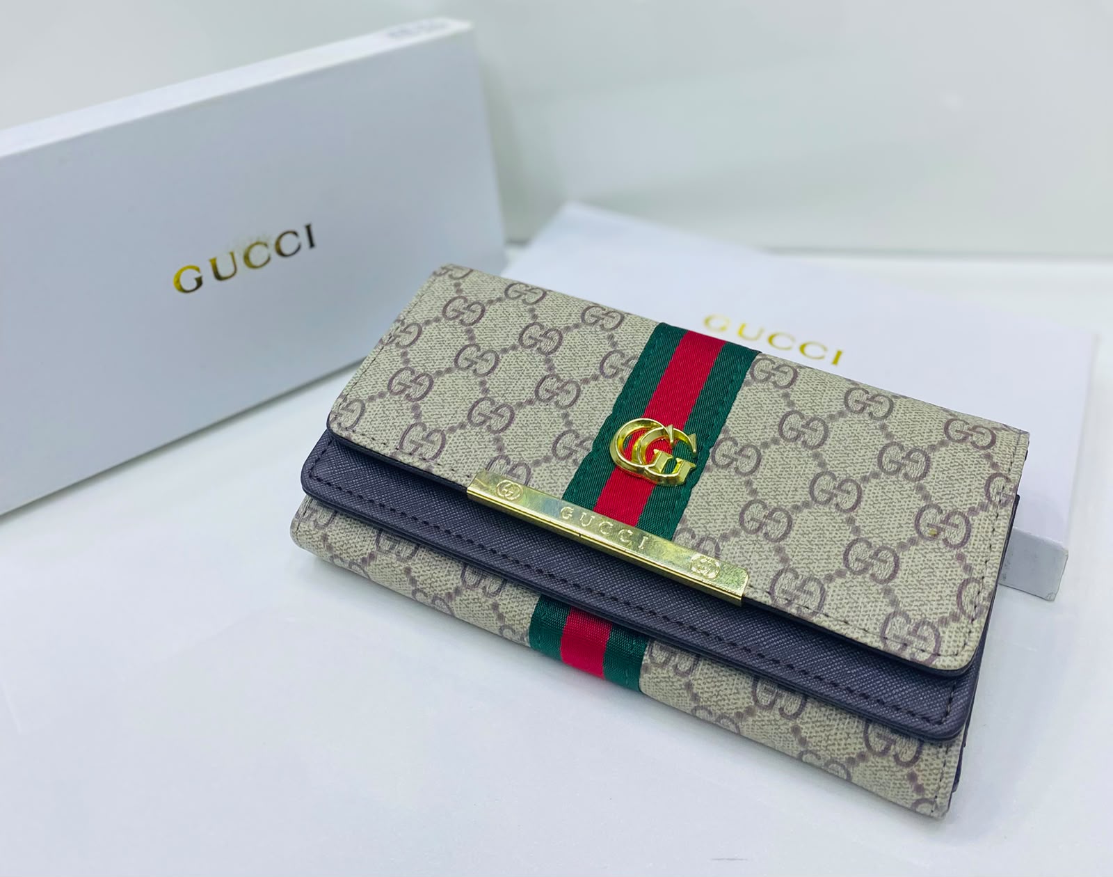 Luxury-Gucci continental wallet for women in Pakistan