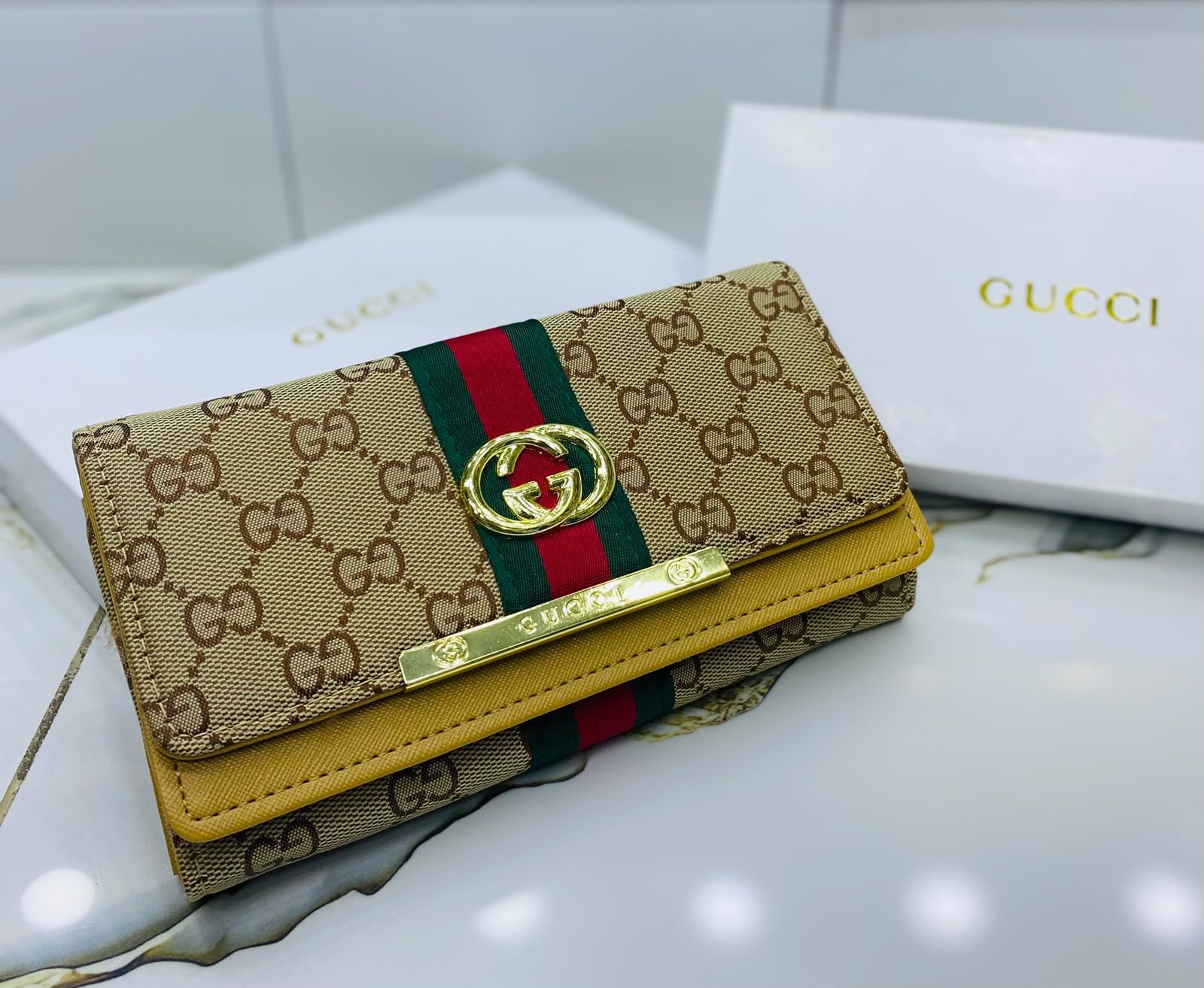 Luxury-Gucci continental wallet for women in Pakistan