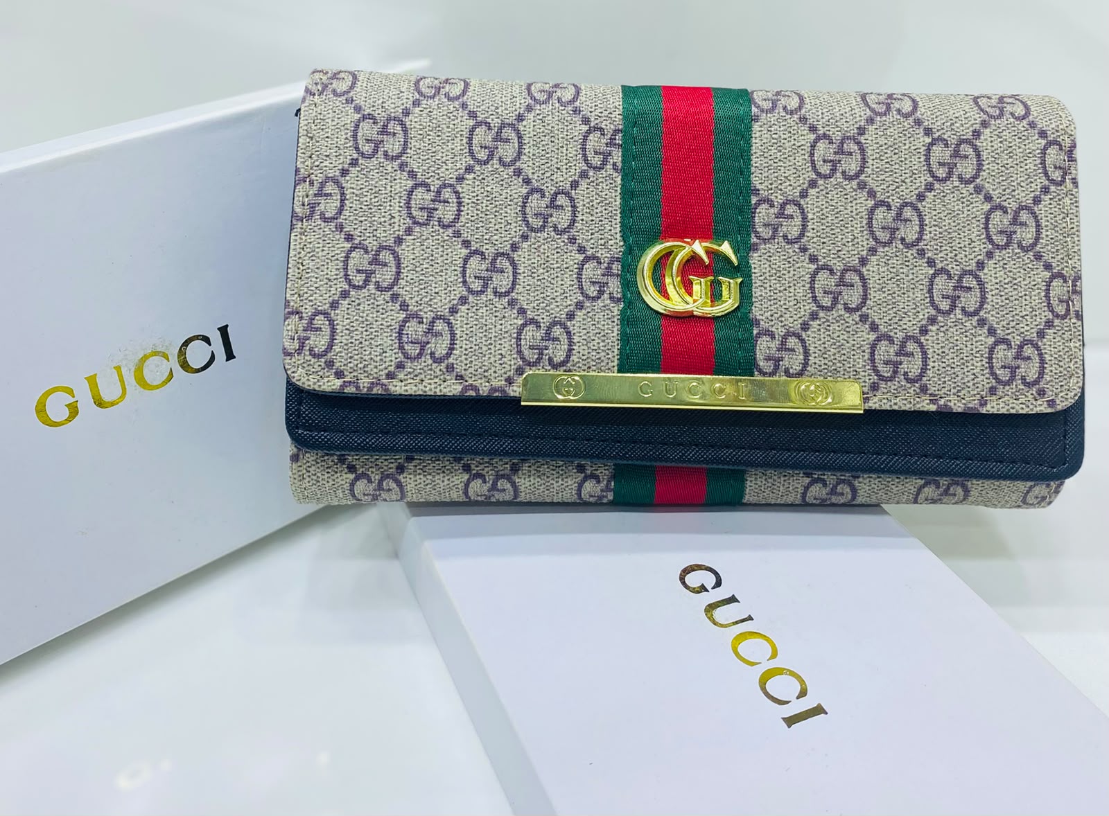 Luxury-Gucci continental wallet for women in Pakistan