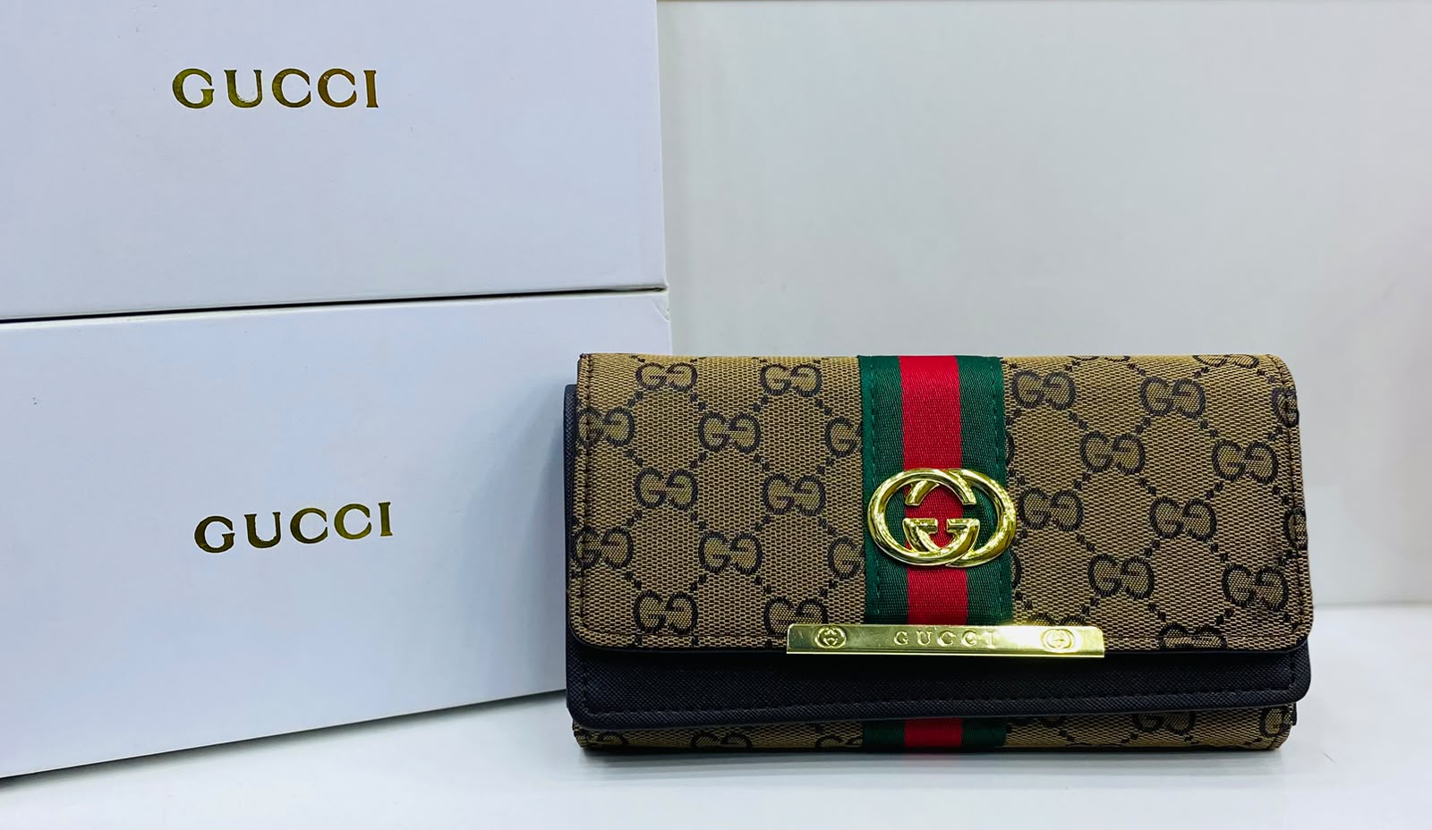 Luxury-Gucci continental wallet for women in Pakistan