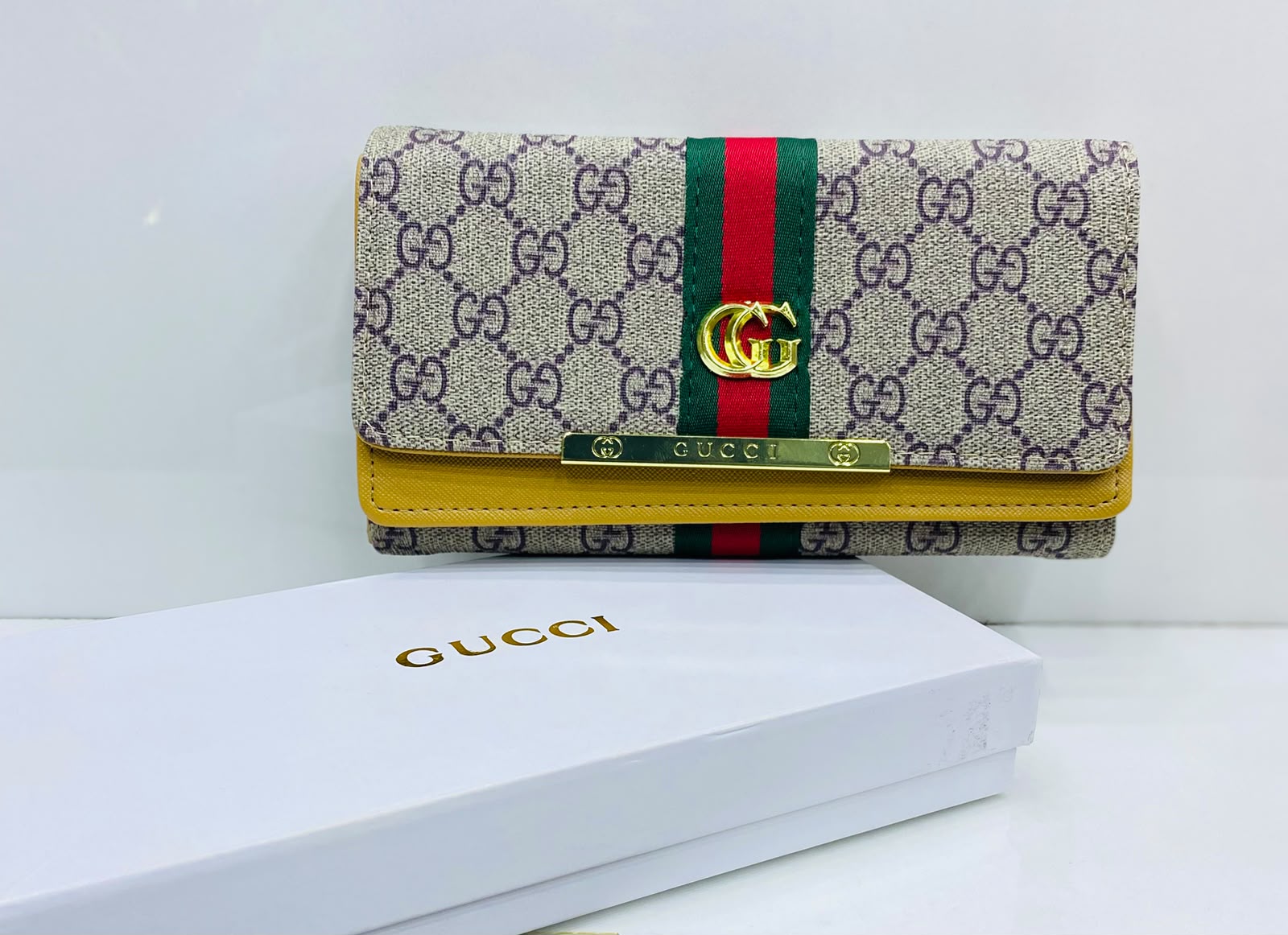 Luxury-Gucci continental wallet for women in Pakistan