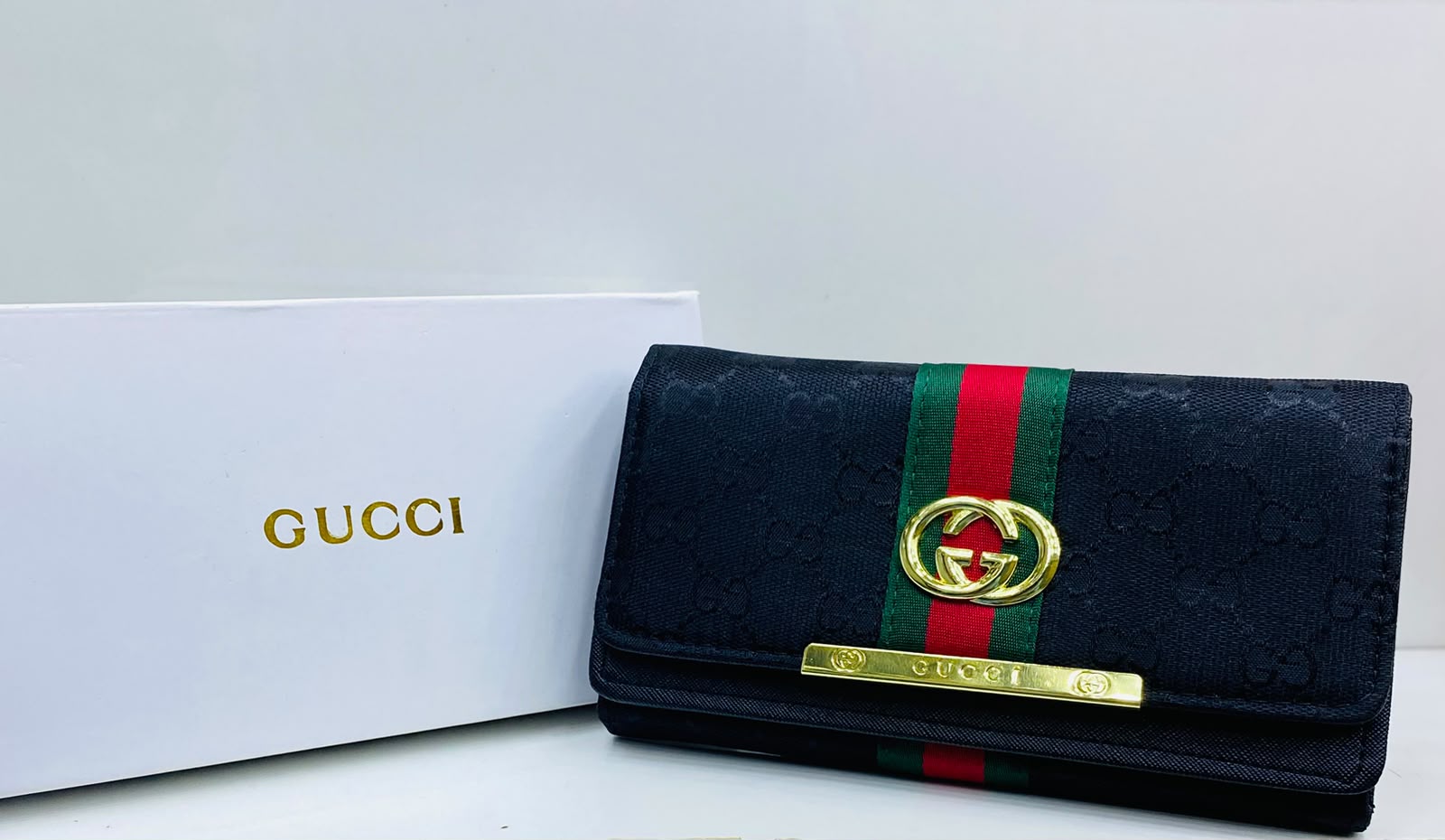 Luxury-Gucci continental wallet for women in Pakistan