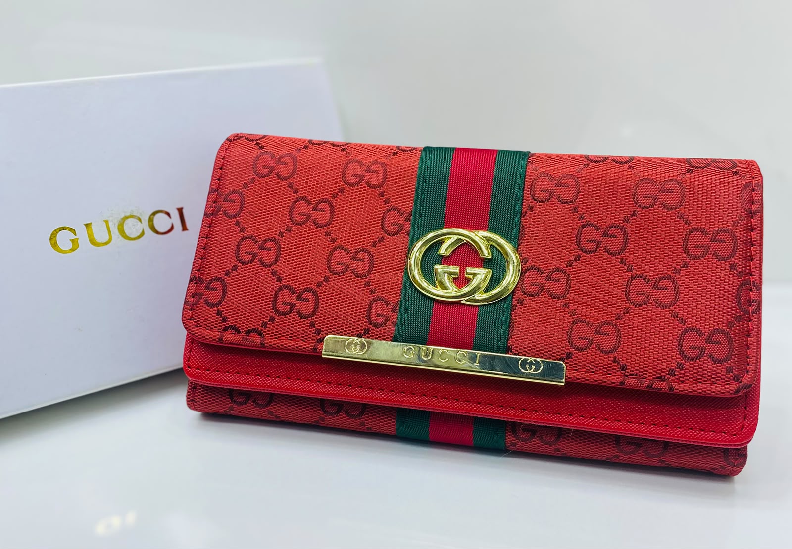 Luxury-Gucci continental wallet for women in Pakistan