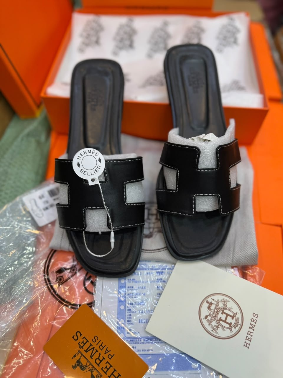 Women's Oran-style H-cutout flat sandals in brown and black